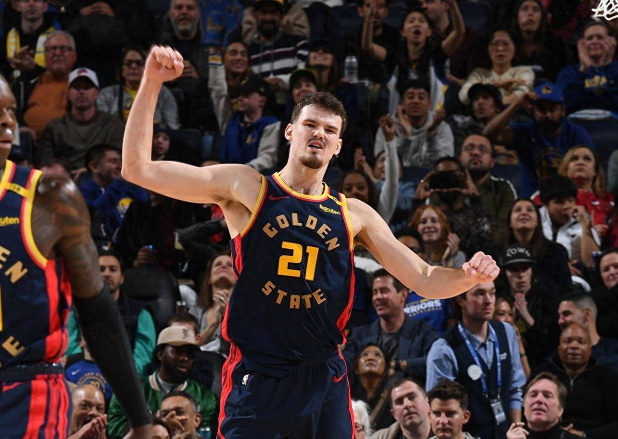 &quot;勇士队三分狂潮席卷全场，领先优势扩大&quot;的简单介绍