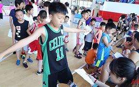 青少年“篮球故事会”公益讲座在长沙火热进行